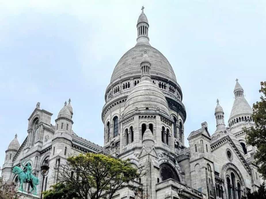 the breathtaking Sacré-Cœur Basilica in Paris